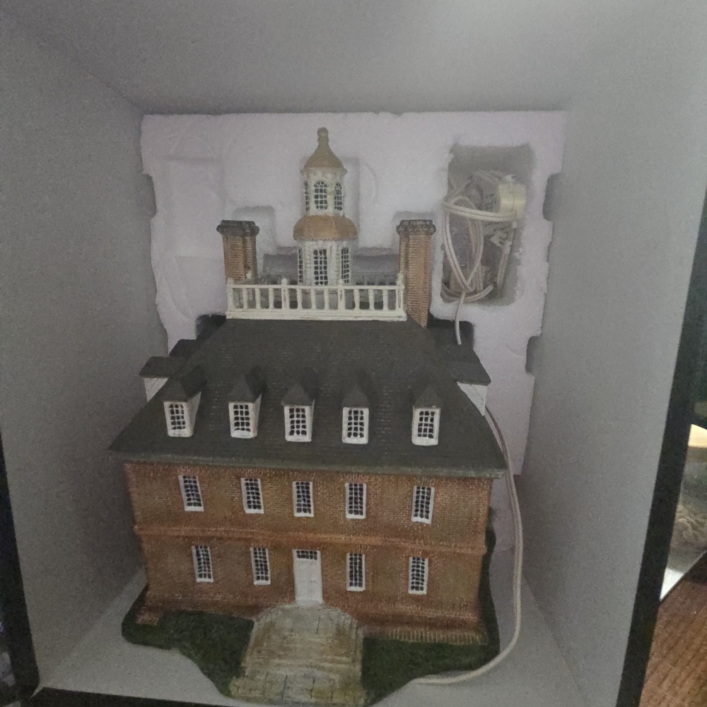 Williamsburg Govenor's Palace  Decorative Building Light